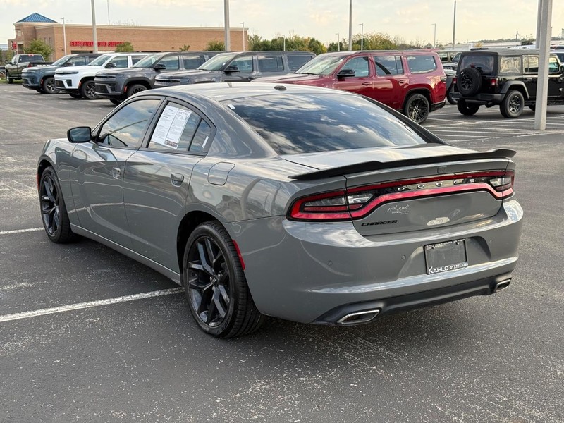 Dodge Charger Vehicle Full-screen Gallery Image 05