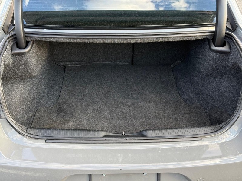 Dodge Charger Vehicle Full-screen Gallery Image 06