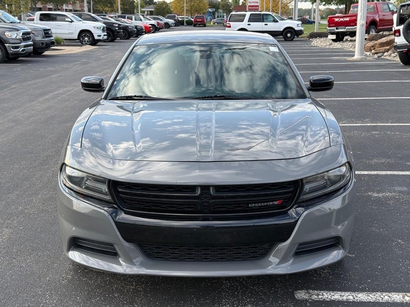 Dodge Charger Vehicle Full-screen Gallery Image 08