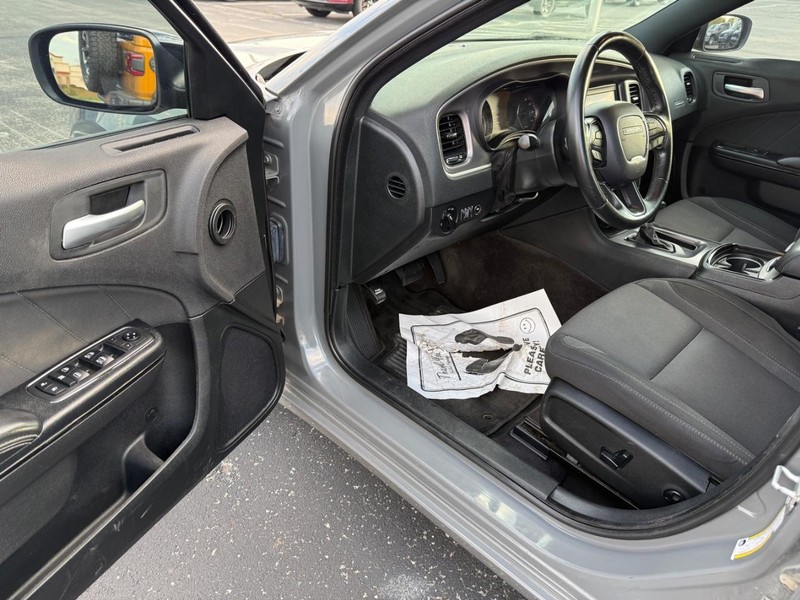 Dodge Charger Vehicle Full-screen Gallery Image 16