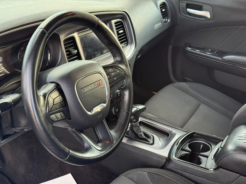 Dodge Charger Vehicle Full-screen Gallery Image 18