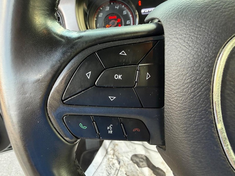 Dodge Charger Vehicle Full-screen Gallery Image 19
