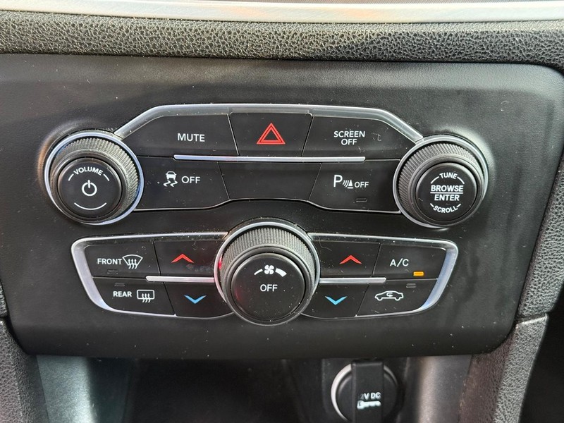 Dodge Charger Vehicle Full-screen Gallery Image 24