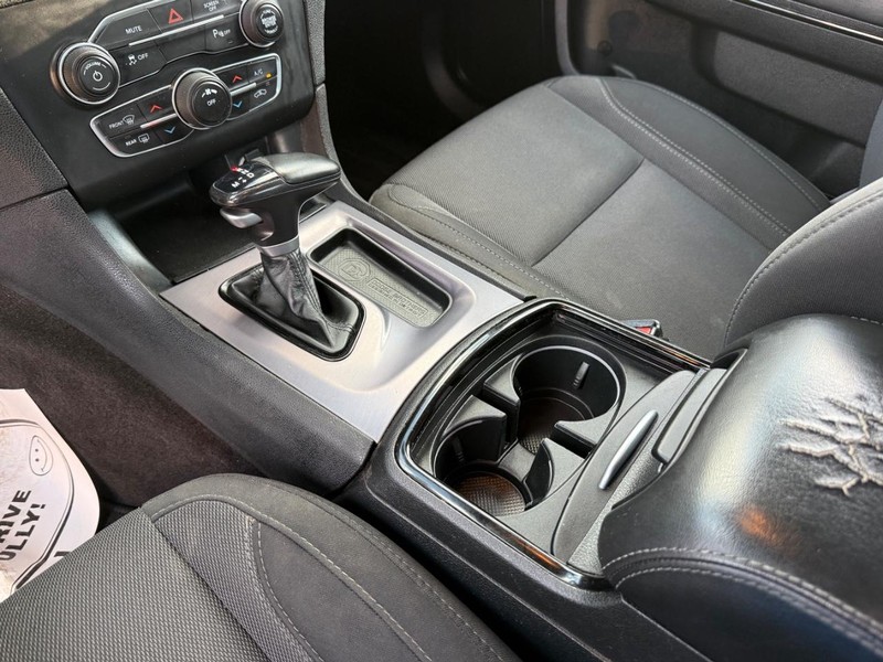 Dodge Charger Vehicle Full-screen Gallery Image 25