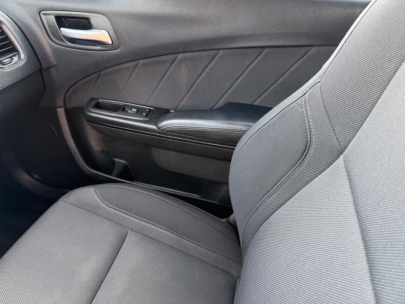 Dodge Charger Vehicle Full-screen Gallery Image 26