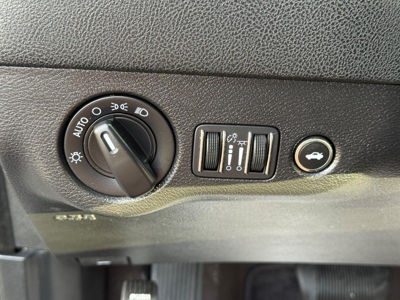 Dodge Charger Vehicle Full-screen Gallery Image 29