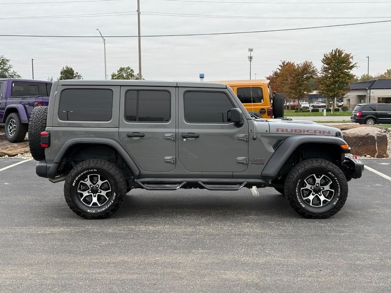 Jeep Wrangler Vehicle Full-screen Gallery Image 2