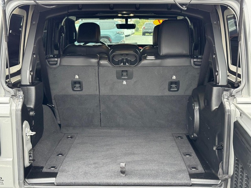 Jeep Wrangler Vehicle Full-screen Gallery Image 7