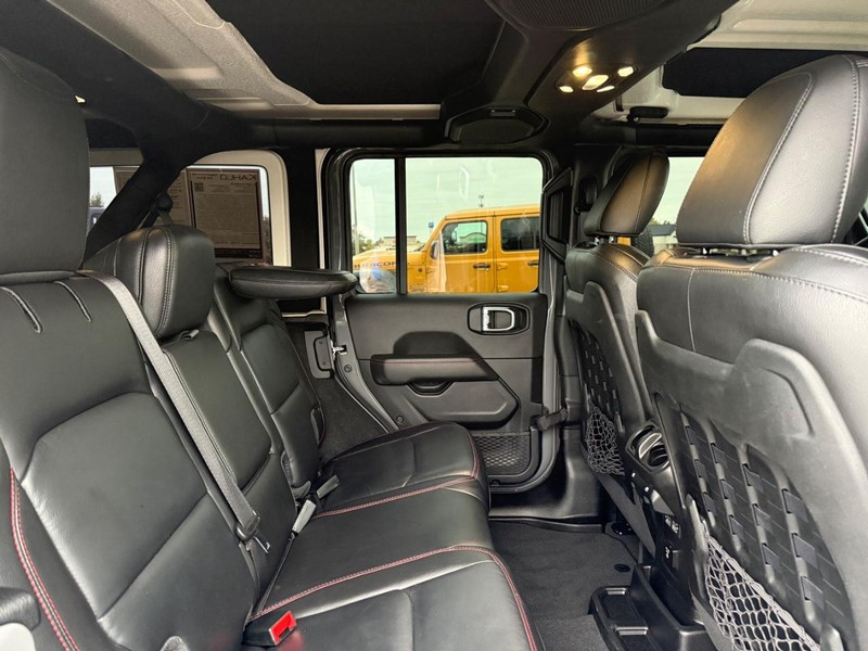 Jeep Wrangler Vehicle Full-screen Gallery Image 10
