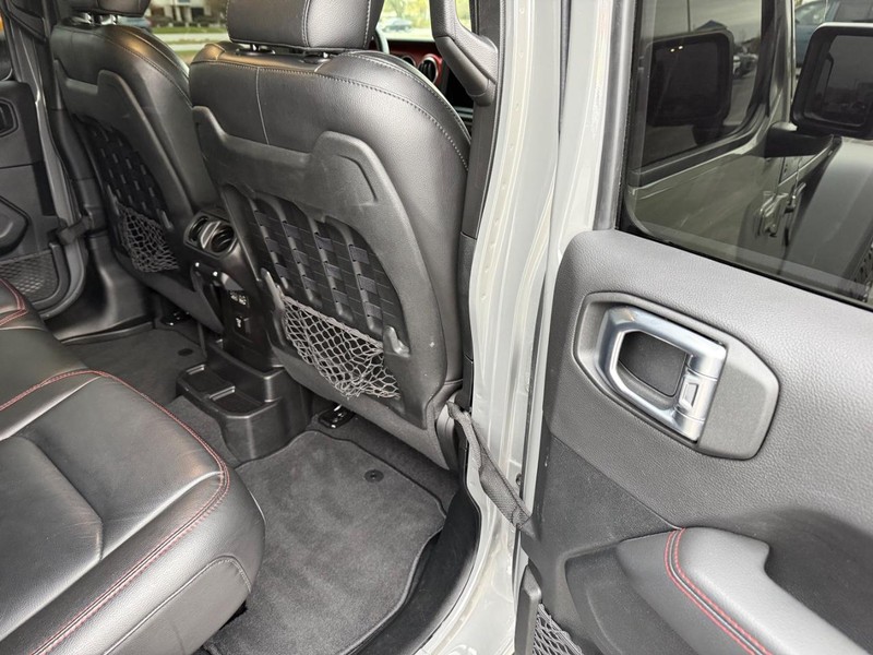 Jeep Wrangler Vehicle Full-screen Gallery Image 11