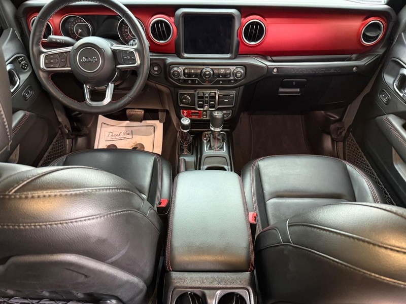 Jeep Wrangler Vehicle Full-screen Gallery Image 12