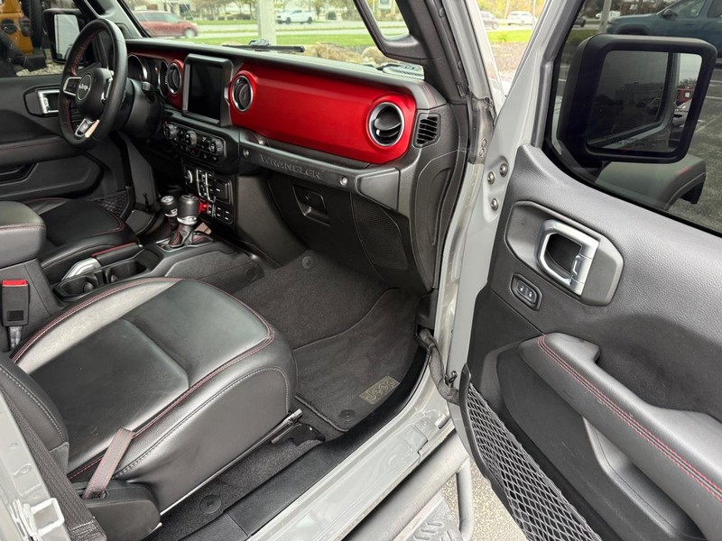 Jeep Wrangler Vehicle Full-screen Gallery Image 14