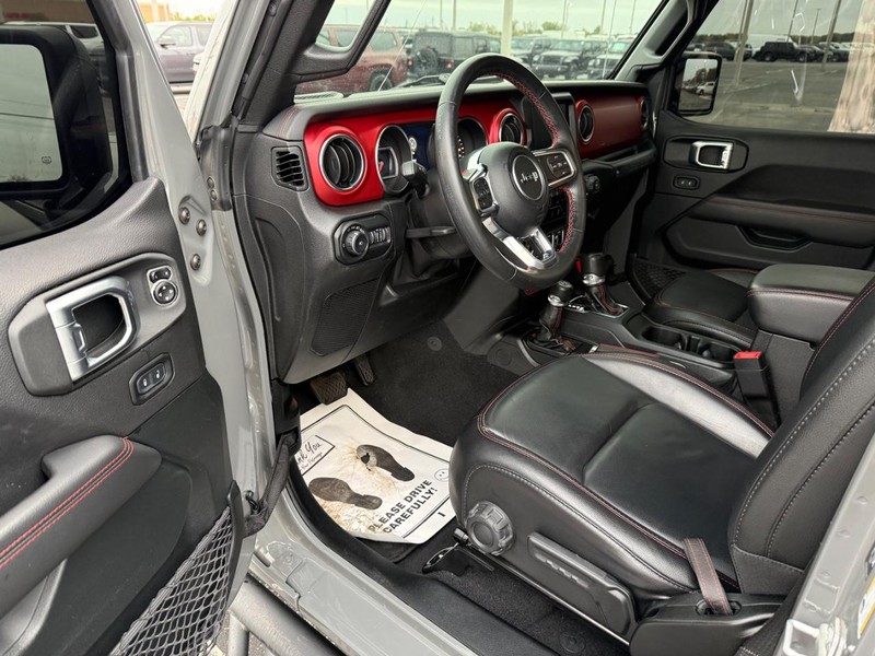 Jeep Wrangler Vehicle Full-screen Gallery Image 16