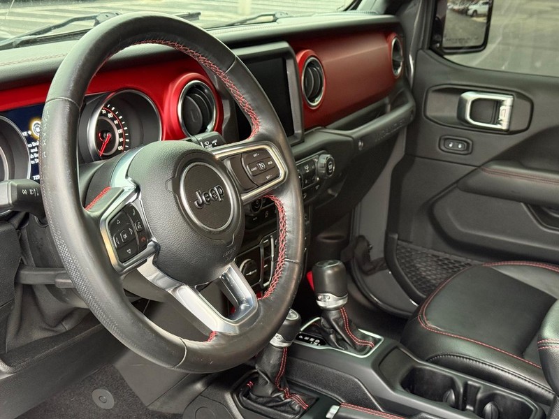 Jeep Wrangler Vehicle Full-screen Gallery Image 18