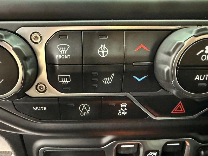 Jeep Wrangler Vehicle Full-screen Gallery Image 22