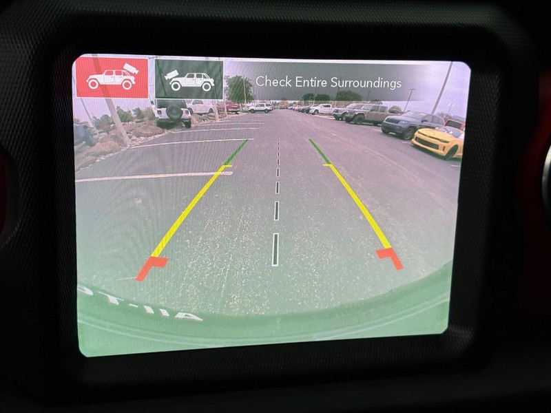 Jeep Wrangler Vehicle Full-screen Gallery Image 24