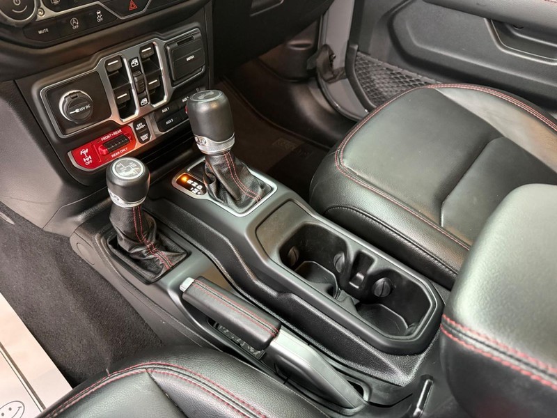 Jeep Wrangler Vehicle Full-screen Gallery Image 26