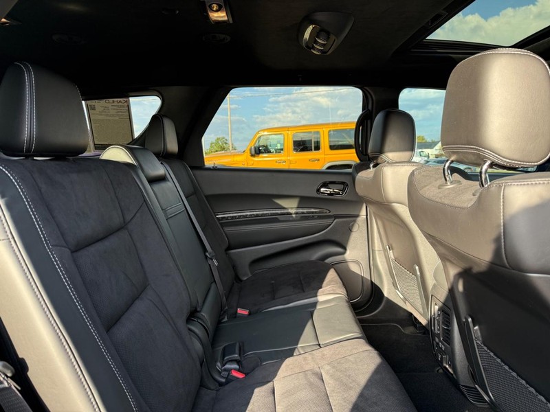 Dodge Durango Vehicle Full-screen Gallery Image 11