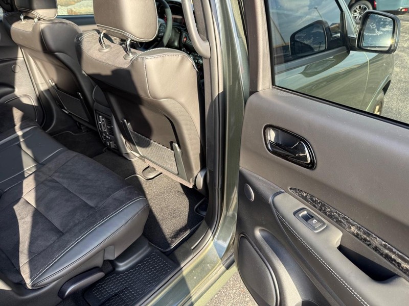 Dodge Durango Vehicle Full-screen Gallery Image 12