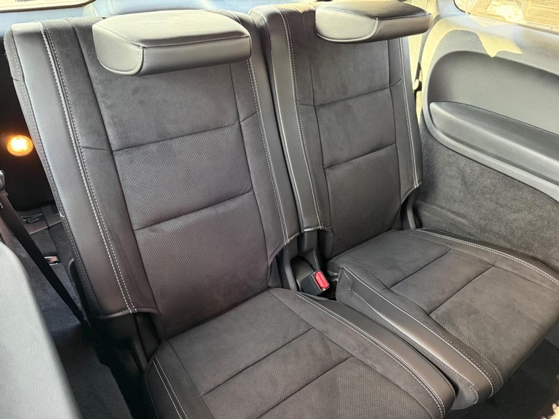 Dodge Durango Vehicle Full-screen Gallery Image 13