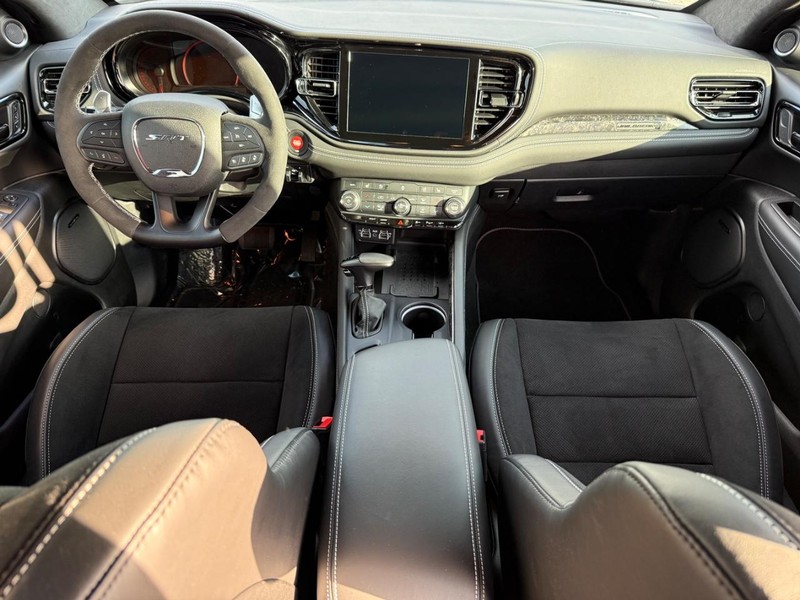 Dodge Durango Vehicle Full-screen Gallery Image 15