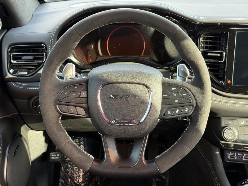 Dodge Durango Vehicle Full-screen Gallery Image 16