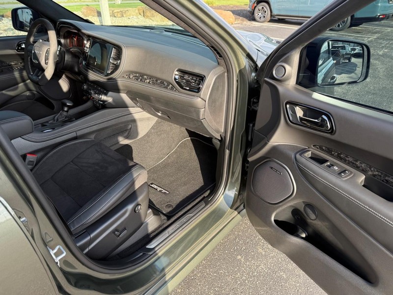 Dodge Durango Vehicle Full-screen Gallery Image 17