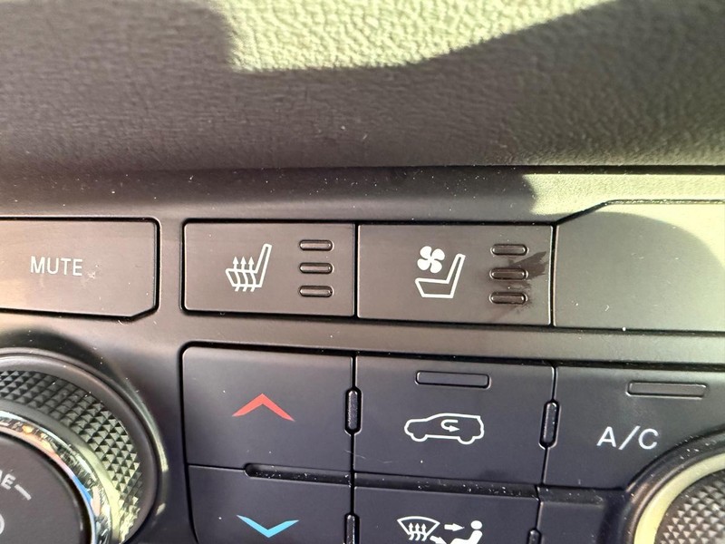Dodge Durango Vehicle Full-screen Gallery Image 25