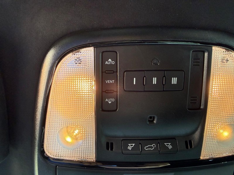 Dodge Durango Vehicle Full-screen Gallery Image 31