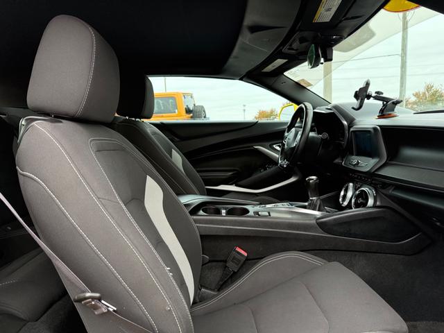 Chevrolet Camaro Vehicle Full-screen Gallery Image 10