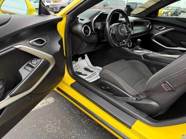 Chevrolet Camaro Vehicle Full-screen Gallery Image 14