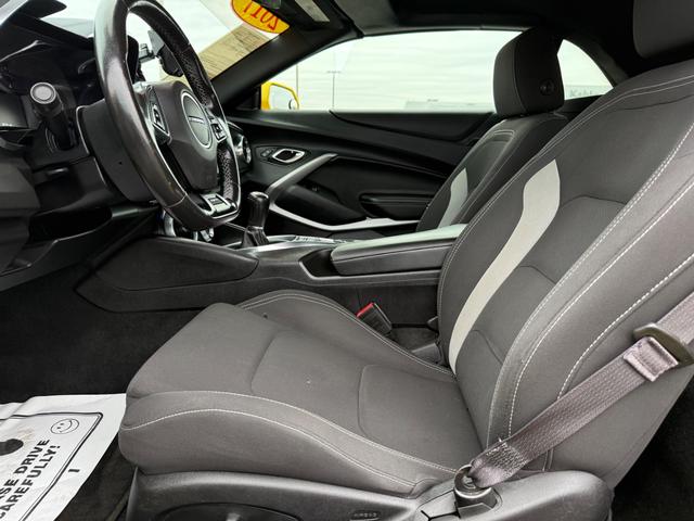 Chevrolet Camaro Vehicle Full-screen Gallery Image 15