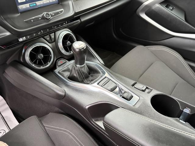 Chevrolet Camaro Vehicle Full-screen Gallery Image 22