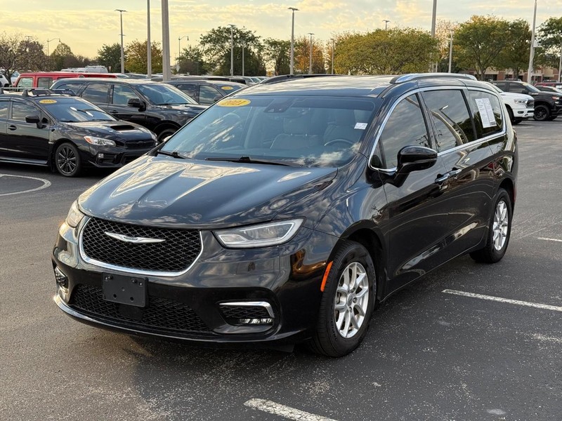 Chrysler Pacifica Vehicle Full-screen Gallery Image 10