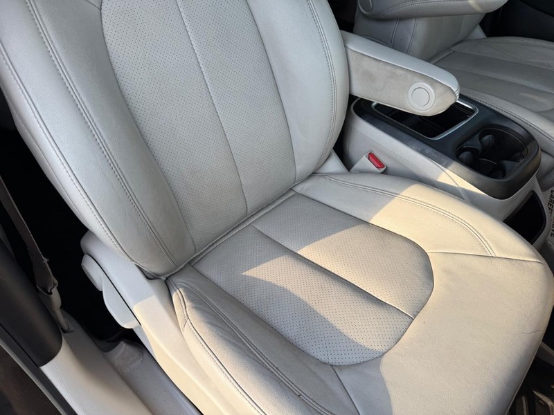 Chrysler Pacifica Vehicle Full-screen Gallery Image 18