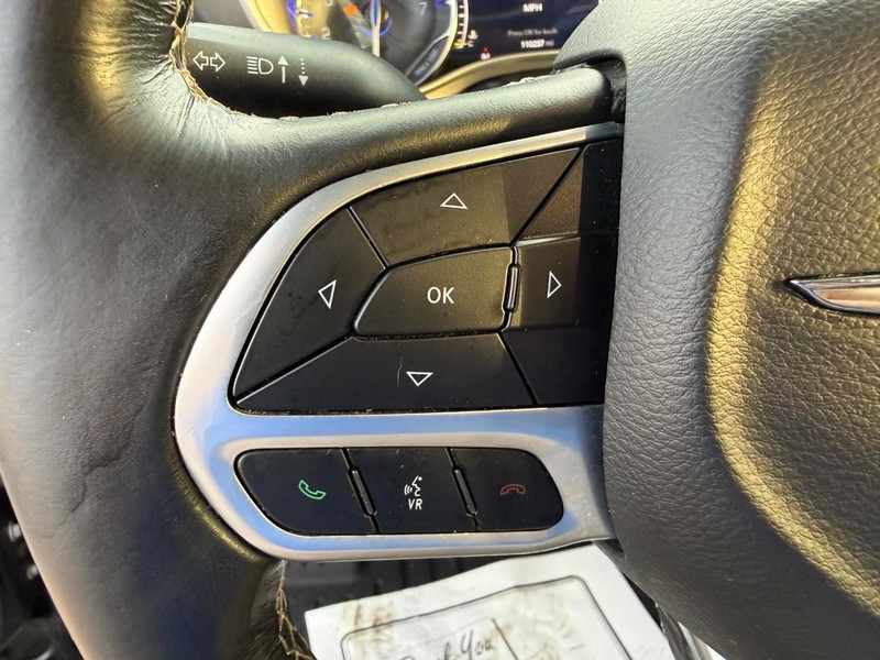 Chrysler Pacifica Vehicle Full-screen Gallery Image 22