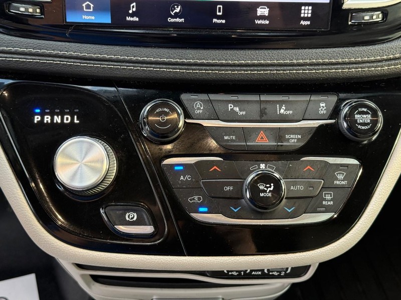 Chrysler Pacifica Vehicle Full-screen Gallery Image 27
