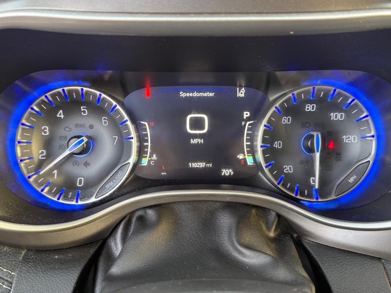 Chrysler Pacifica Vehicle Full-screen Gallery Image 30