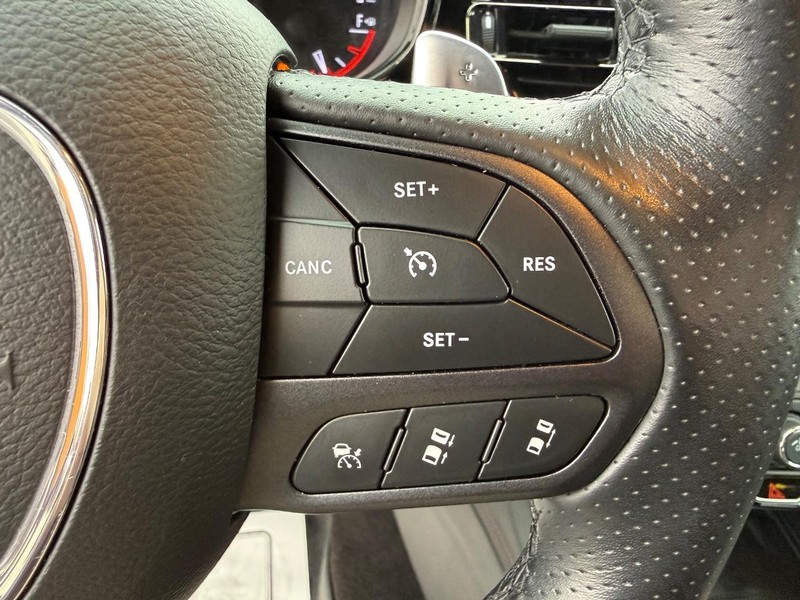 Dodge Durango Vehicle Full-screen Gallery Image 23