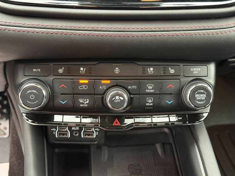 Dodge Durango Vehicle Full-screen Gallery Image 28