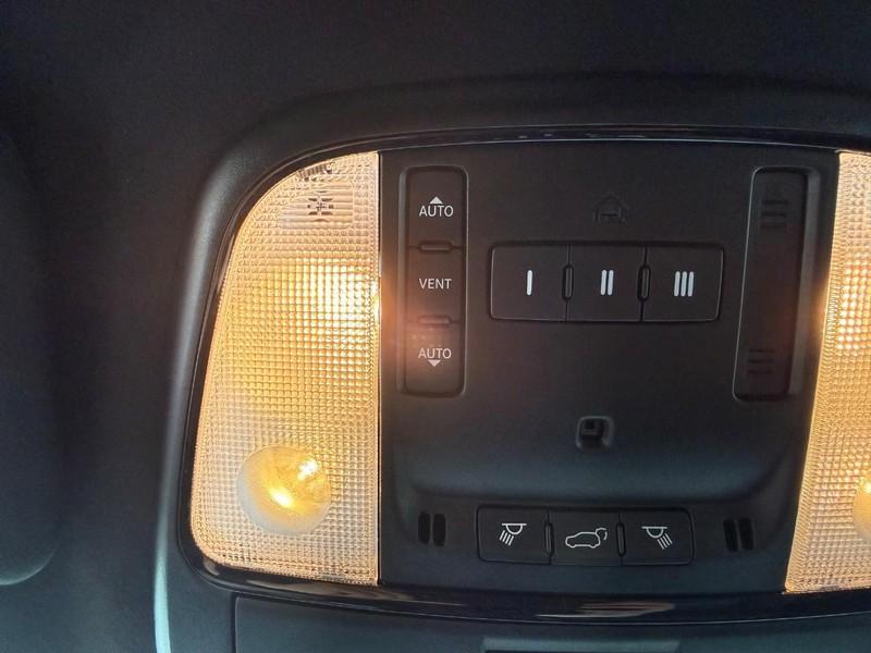 Dodge Durango Vehicle Full-screen Gallery Image 31