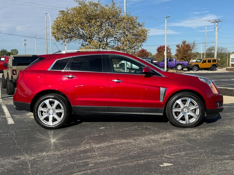Cadillac SRX Vehicle Full-screen Gallery Image 02