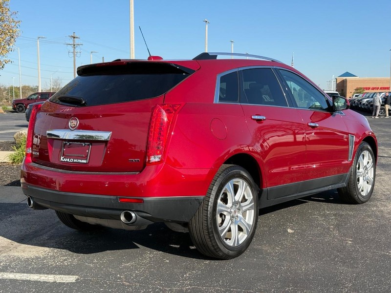 Cadillac SRX Vehicle Full-screen Gallery Image 03
