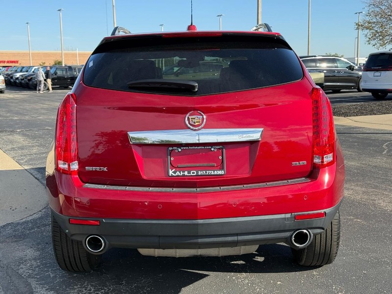 Cadillac SRX Vehicle Full-screen Gallery Image 04