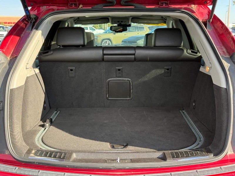 Cadillac SRX Vehicle Full-screen Gallery Image 06