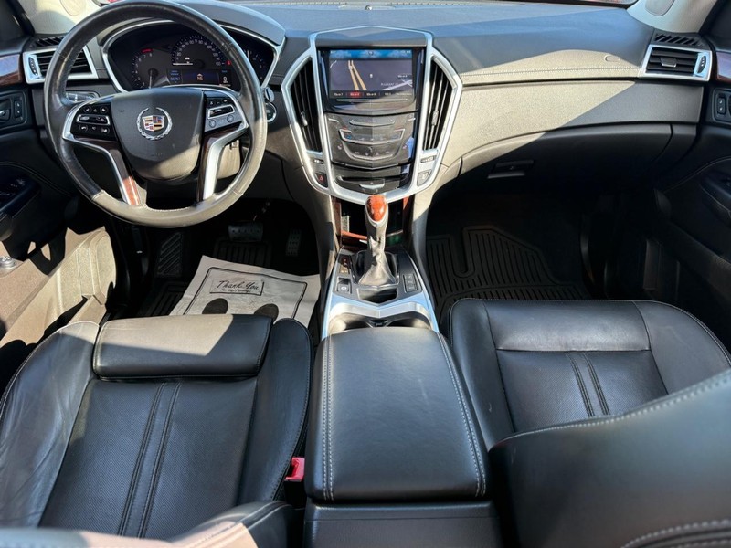 Cadillac SRX Vehicle Full-screen Gallery Image 13