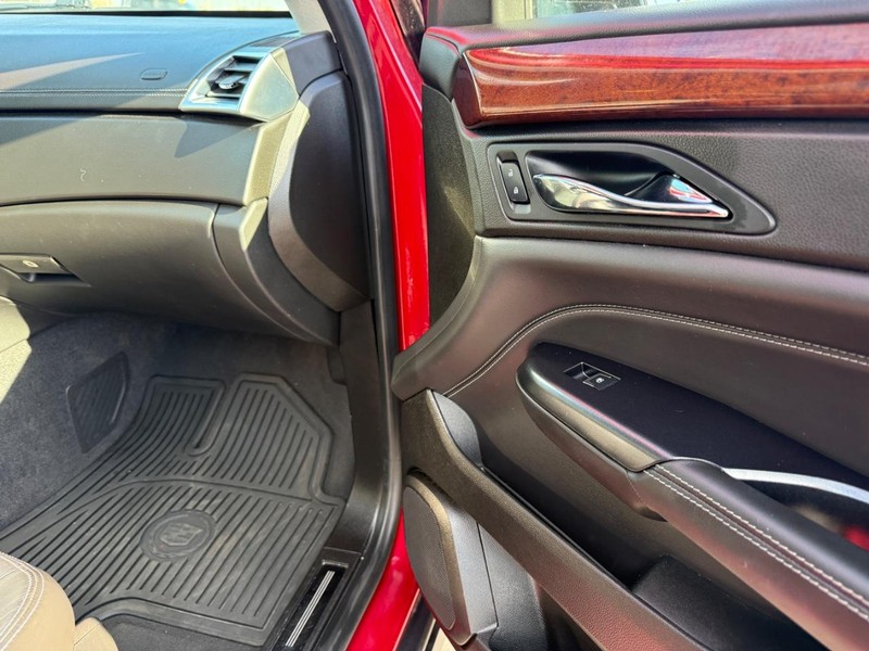 Cadillac SRX Vehicle Full-screen Gallery Image 16