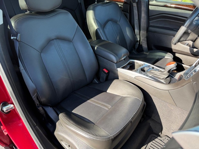 Cadillac SRX Vehicle Full-screen Gallery Image 18