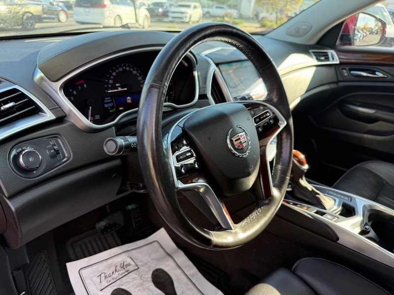 Cadillac SRX Vehicle Full-screen Gallery Image 21