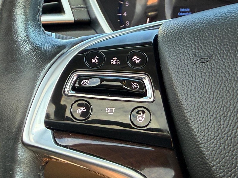 Cadillac SRX Vehicle Full-screen Gallery Image 22